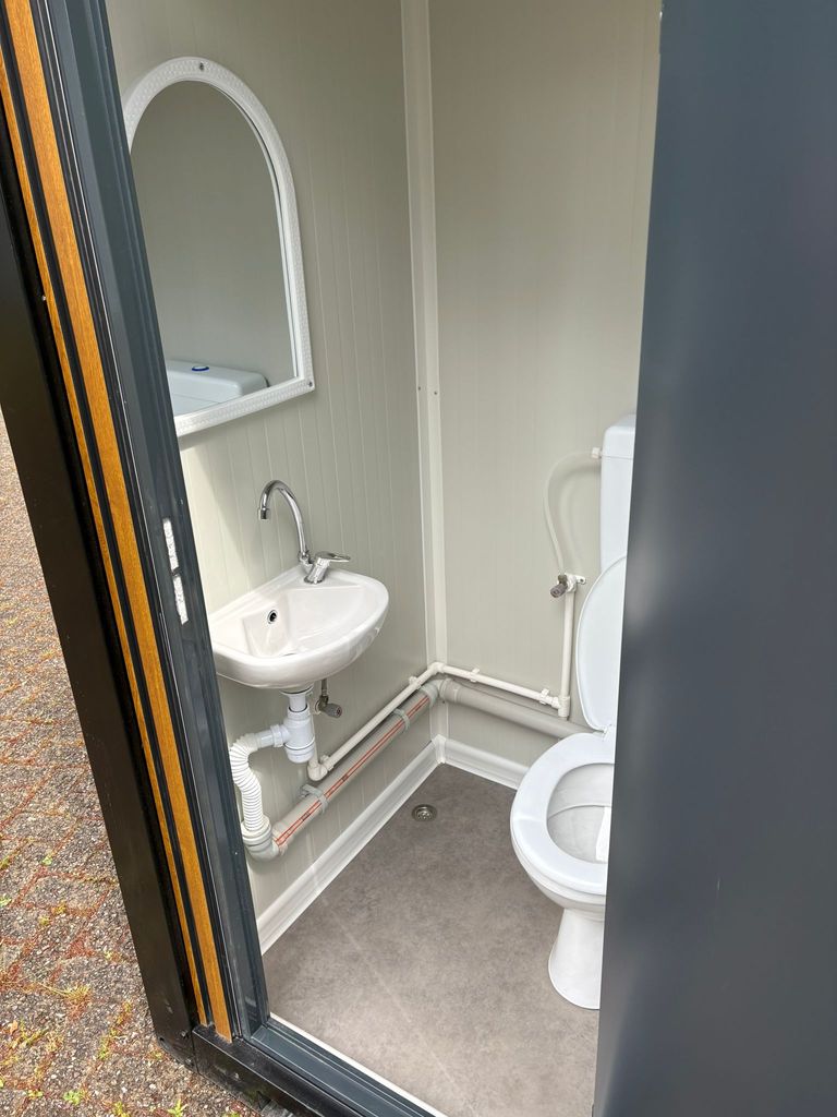 luxe_mobiele_toilet_unit_binnenkant