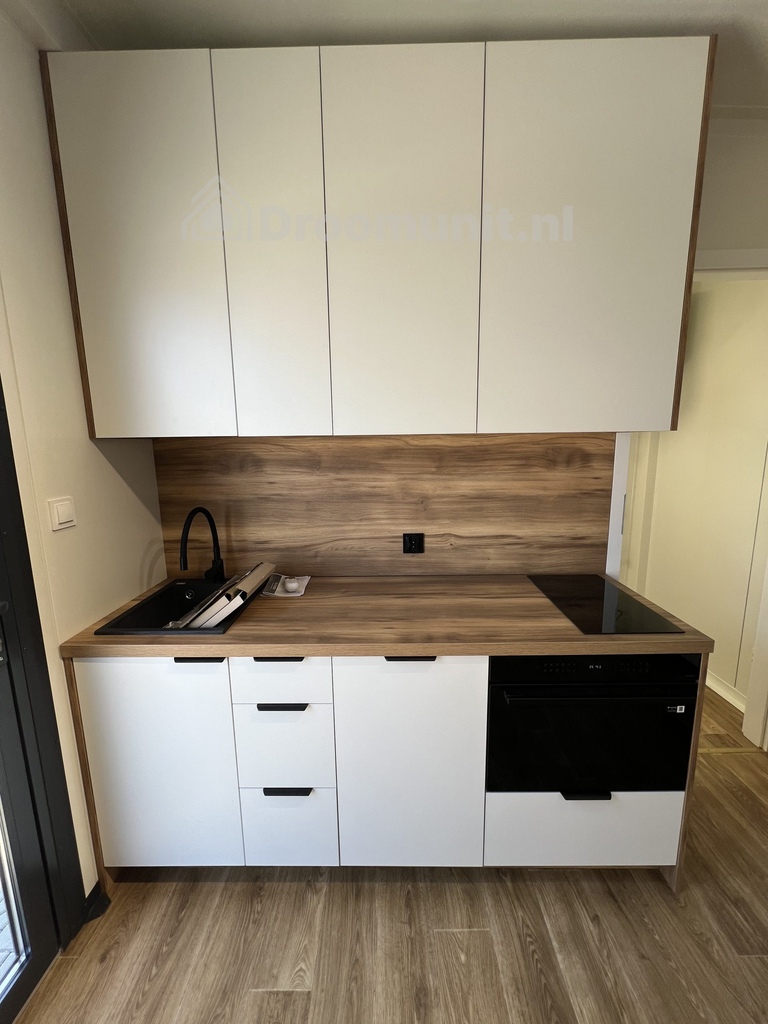 Keuken in luxe mobiele prefab woonunit Emmy met 1 slaapkamer, afmeting 800x300 (variant 2)