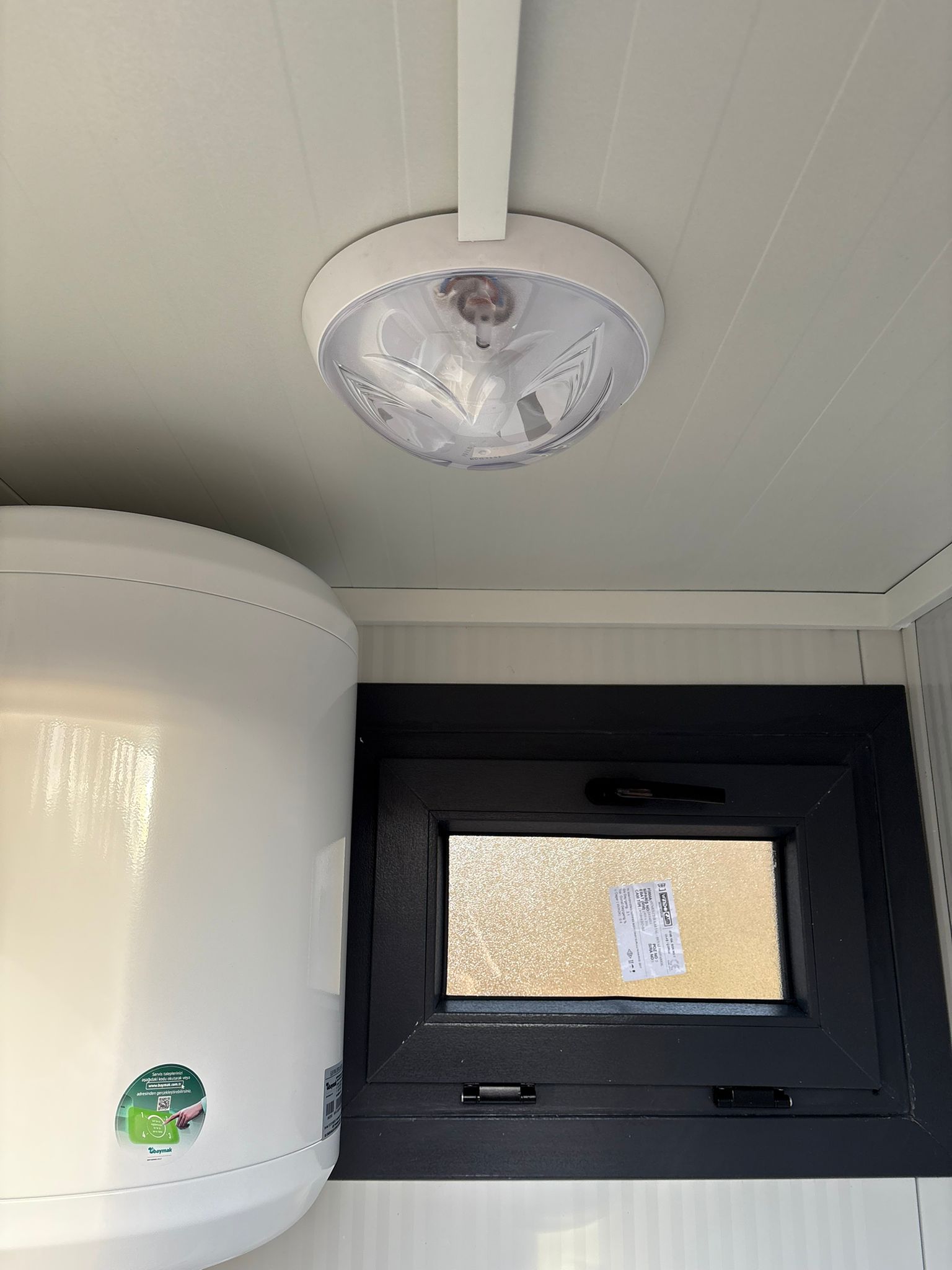 Verlichting in een toilet- en doucheunit.