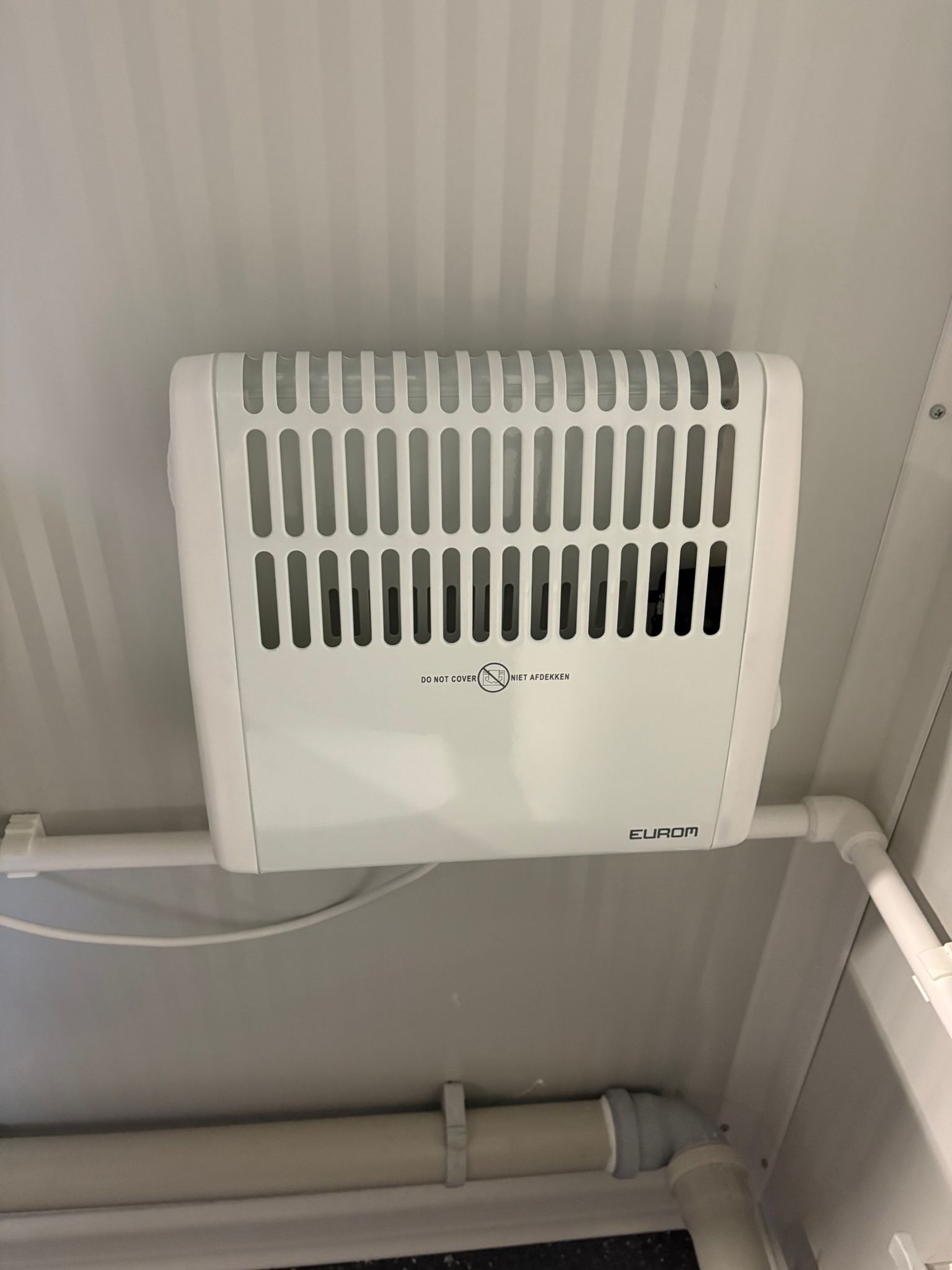 Verwarming in een toilet- en doucheunit.