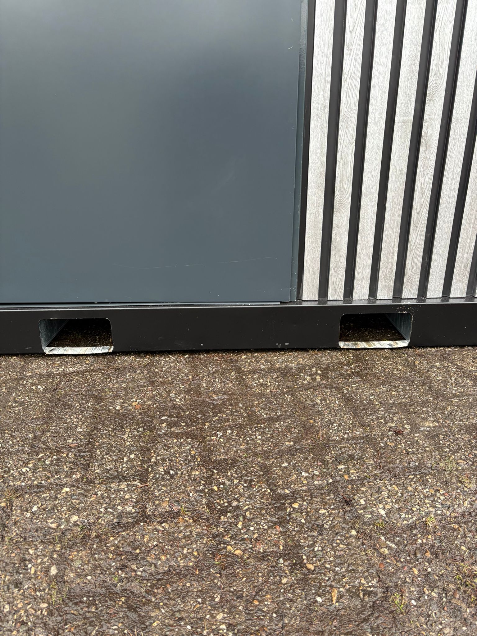 Heftrucksleuven in mobiele MIVA toiletunit