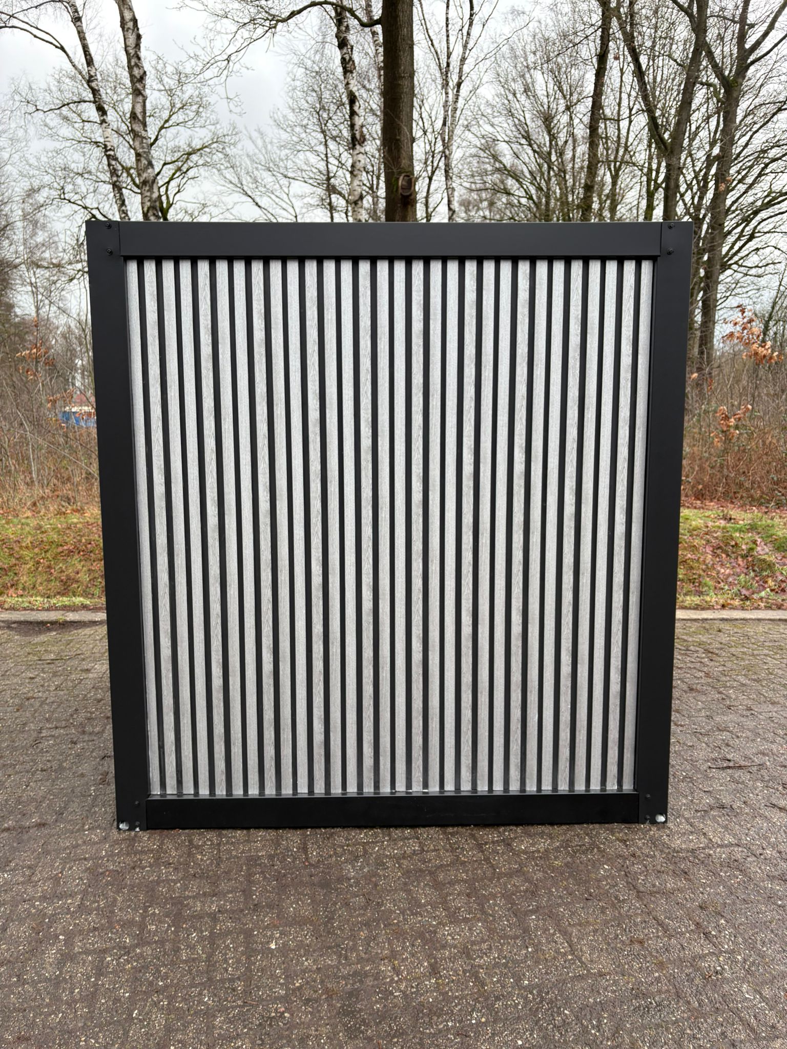 Zijaanzicht van mobiele MIVA toiletunit