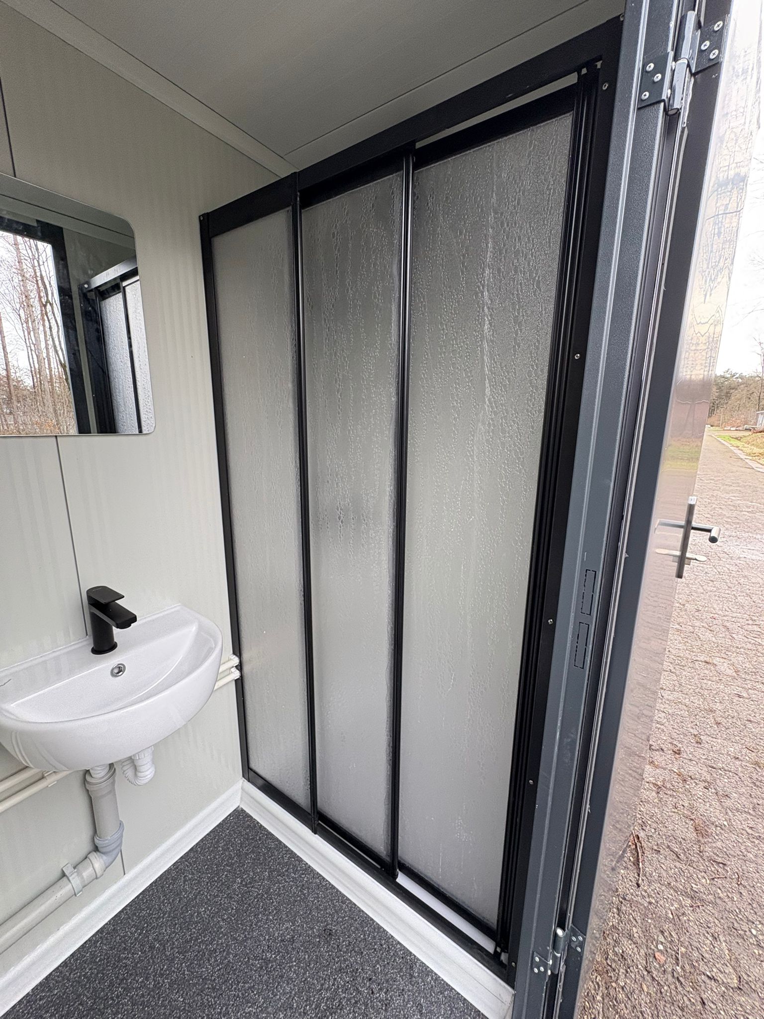 enkele_mobiele_badkamer_douche