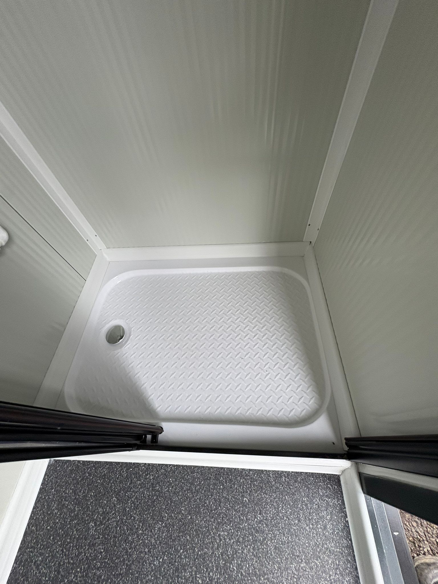 enkele_mobiele_badkamer_douchecabine