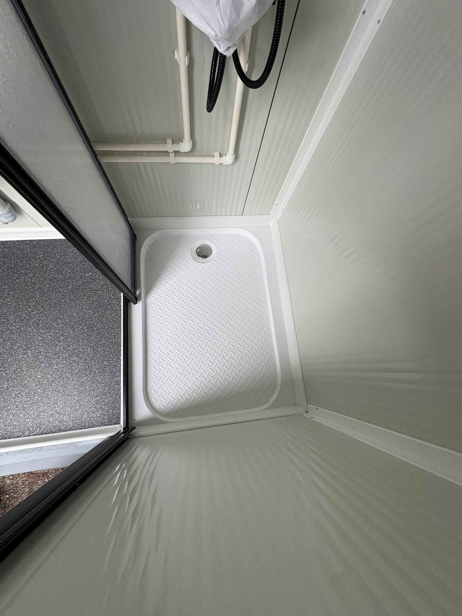 enkele_mobiele_badkamer_douchecabine_2