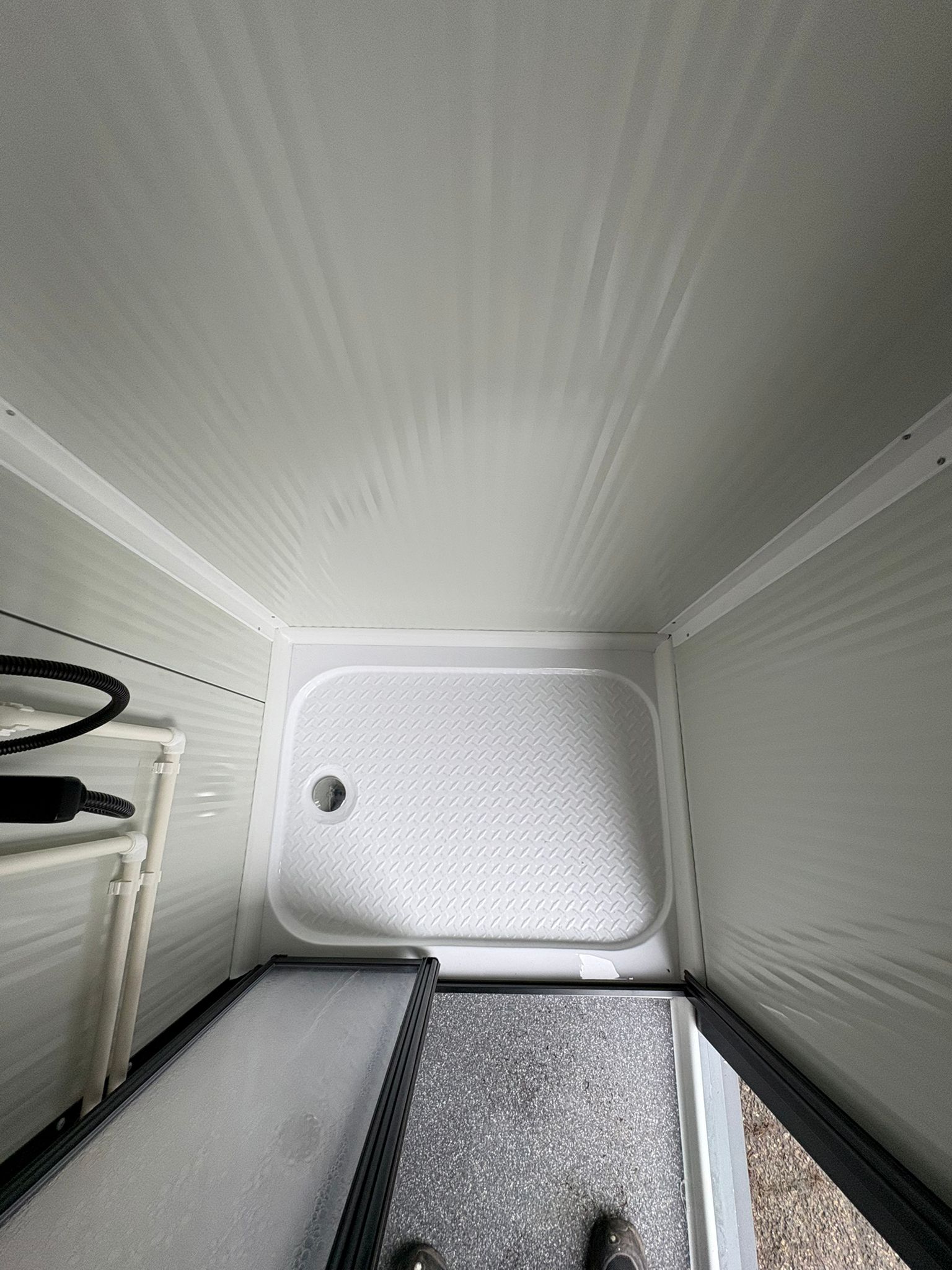 enkele_mobiele_badkamer_doucheruimte_bovenaanzicht