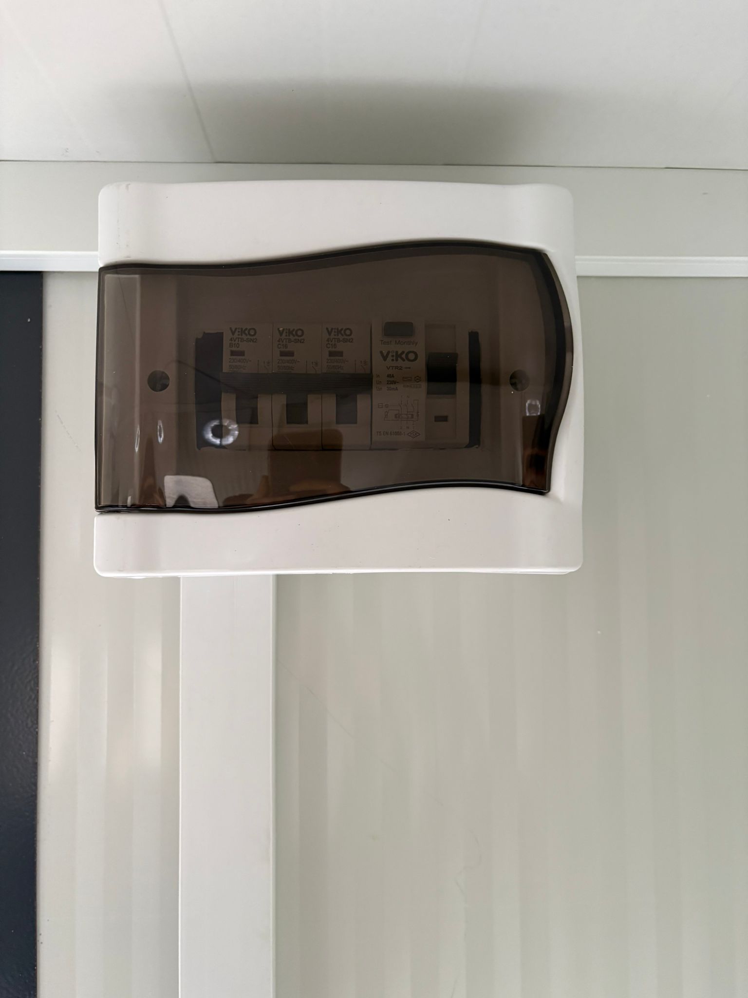 enkele_mobiele_badkamer_groepenkast