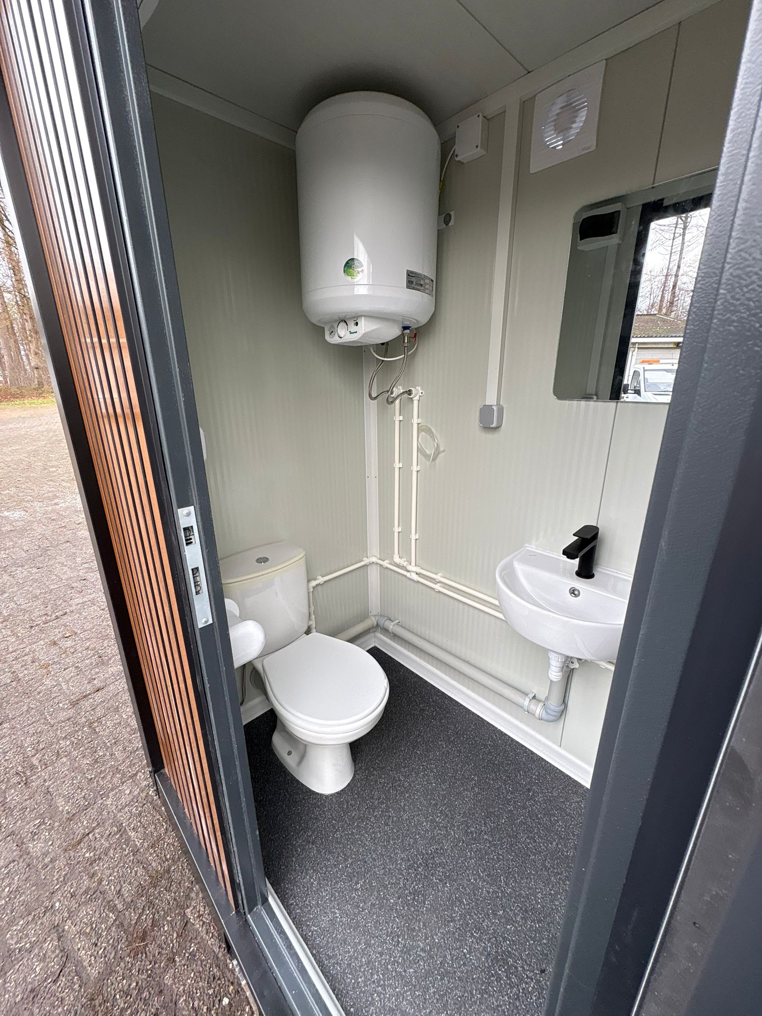 enkele_mobiele_badkamer_interieur