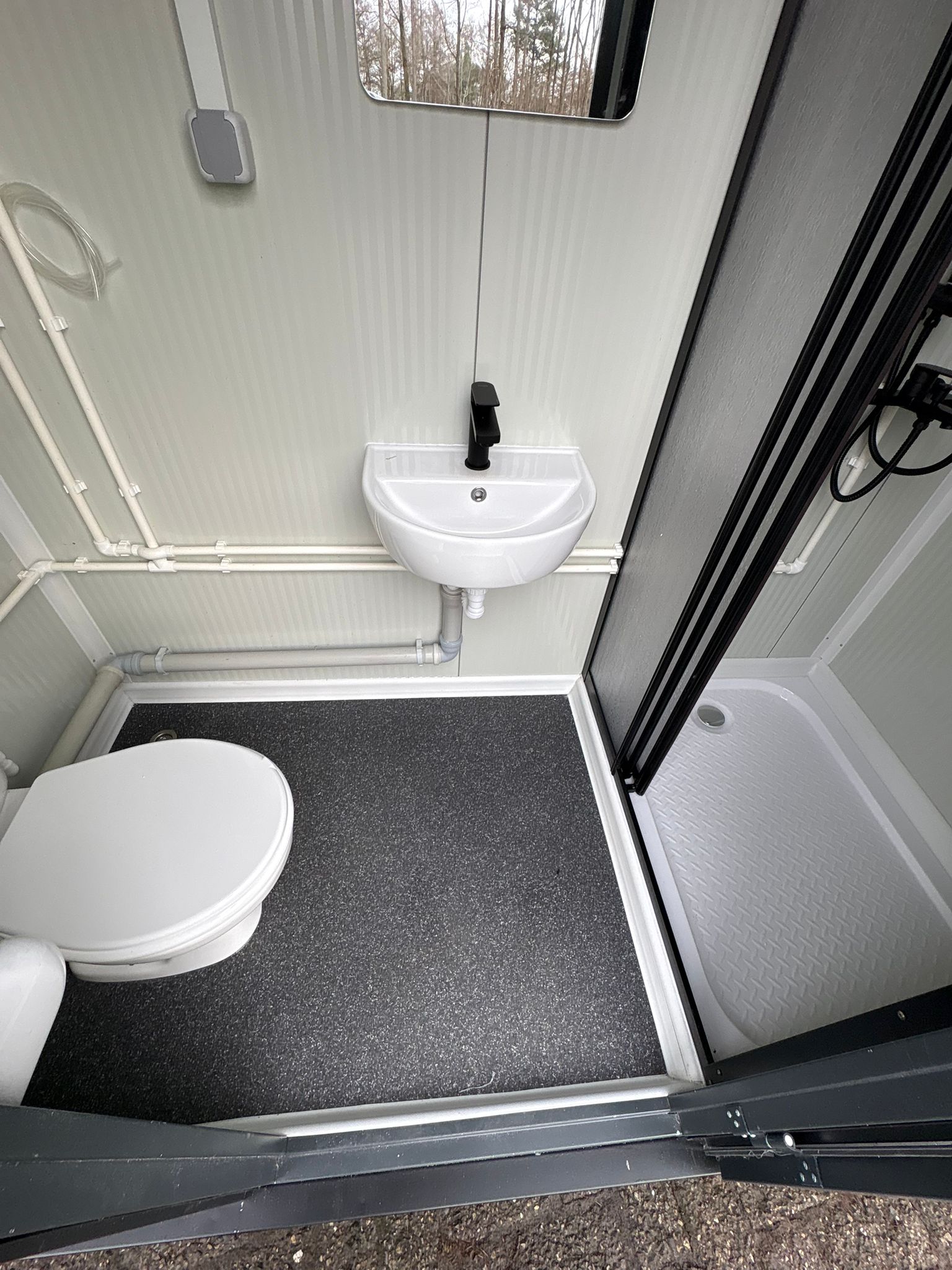 enkele_mobiele_badkamer_toieltpot_dicht