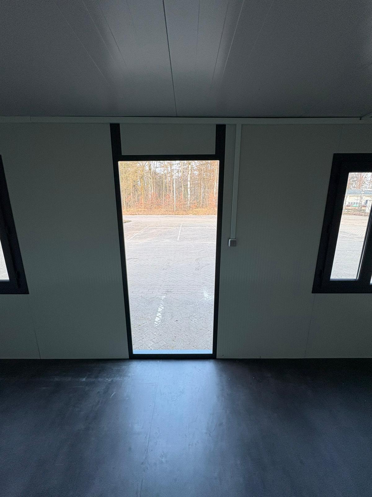 kantoorunit ingang vanuit de binnenkant