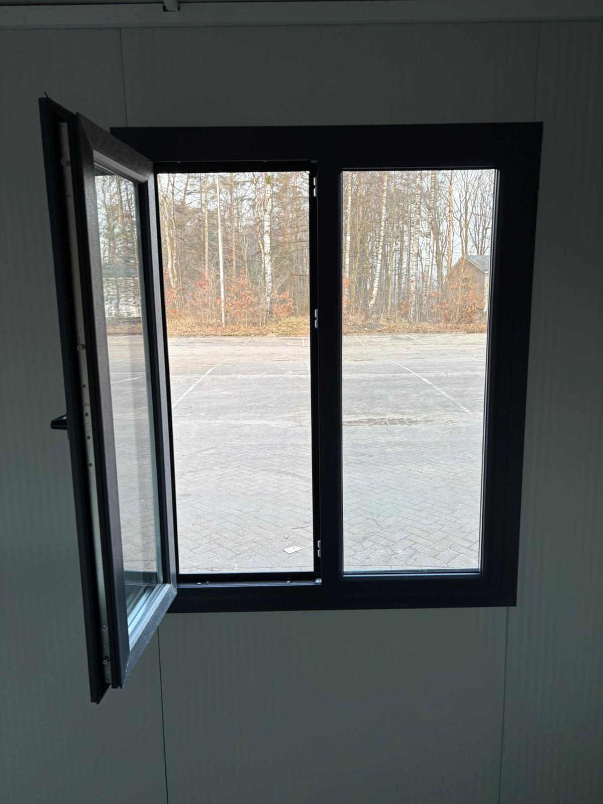 kantoorunit PVC raam geopend