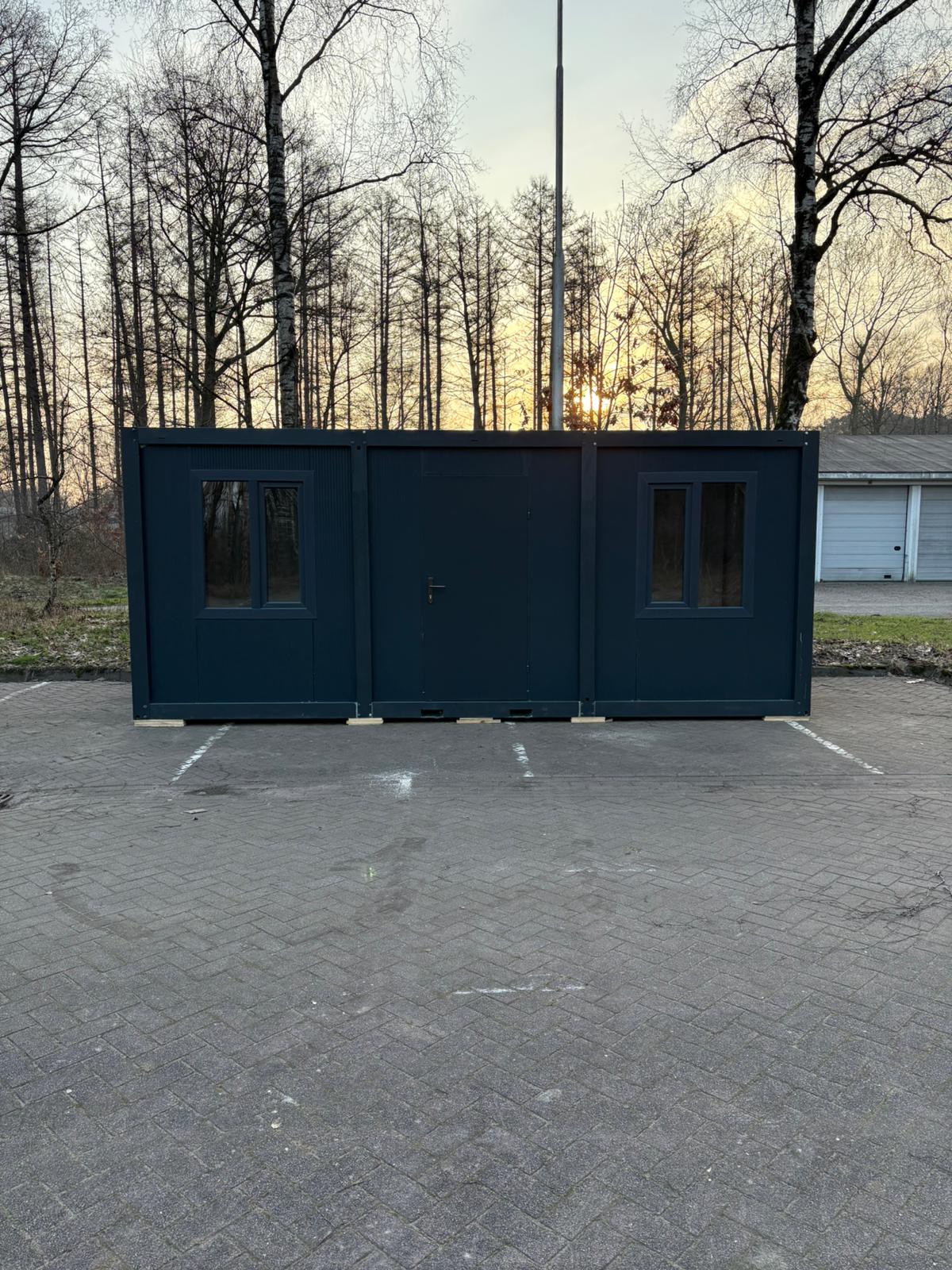 kantoorunit met gesloten deur