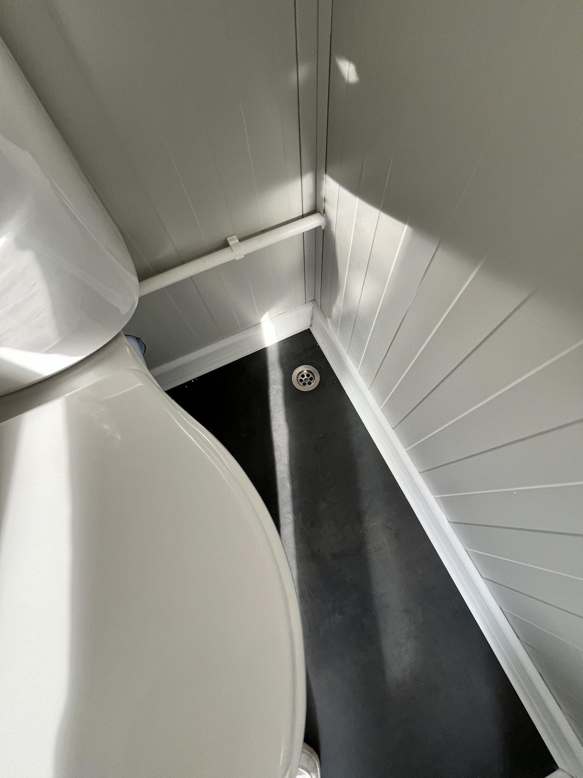 prefab toiletgebouw vloerput