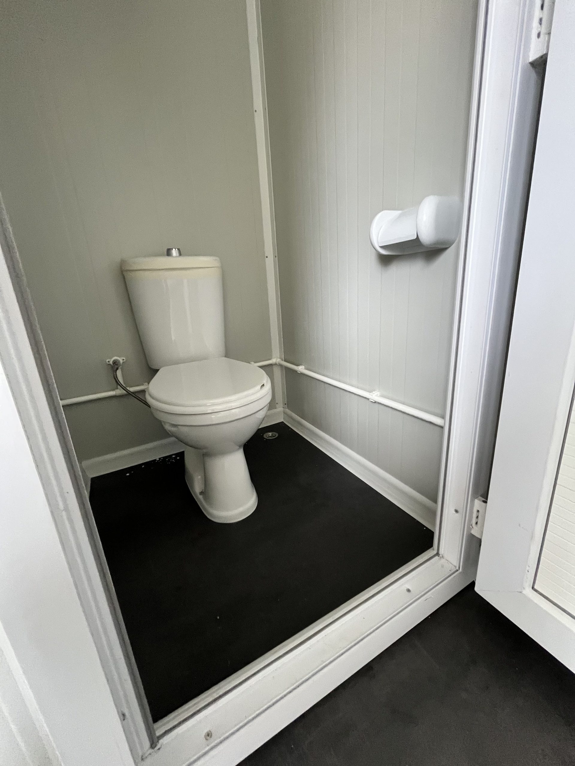 prefab toiletgebouw toiletruimte onderkant