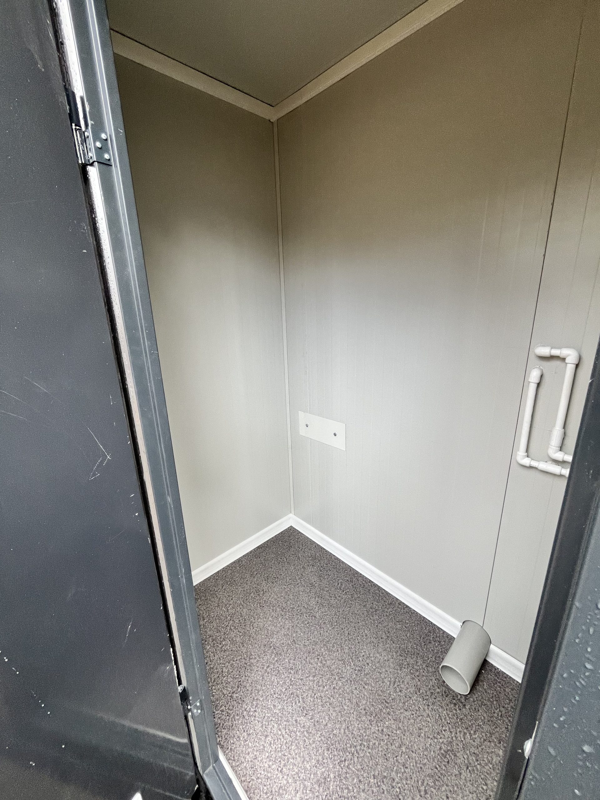 Overige ruimte in technische ruimte van maatwerk sanitairgebouw met installaties en voorzieningen