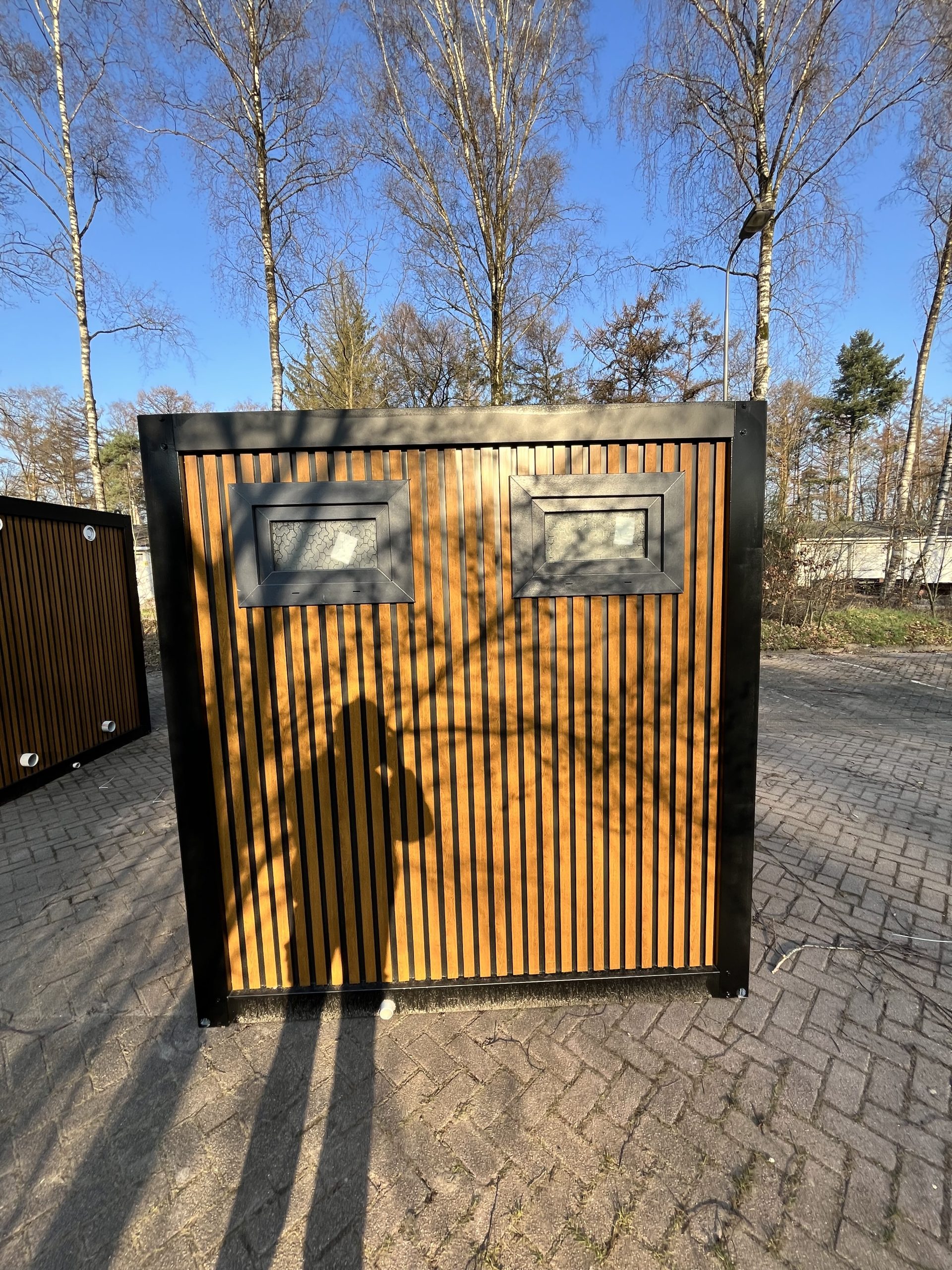 Zijaanzicht van mobiele badkamer unit met 4 ruimtes