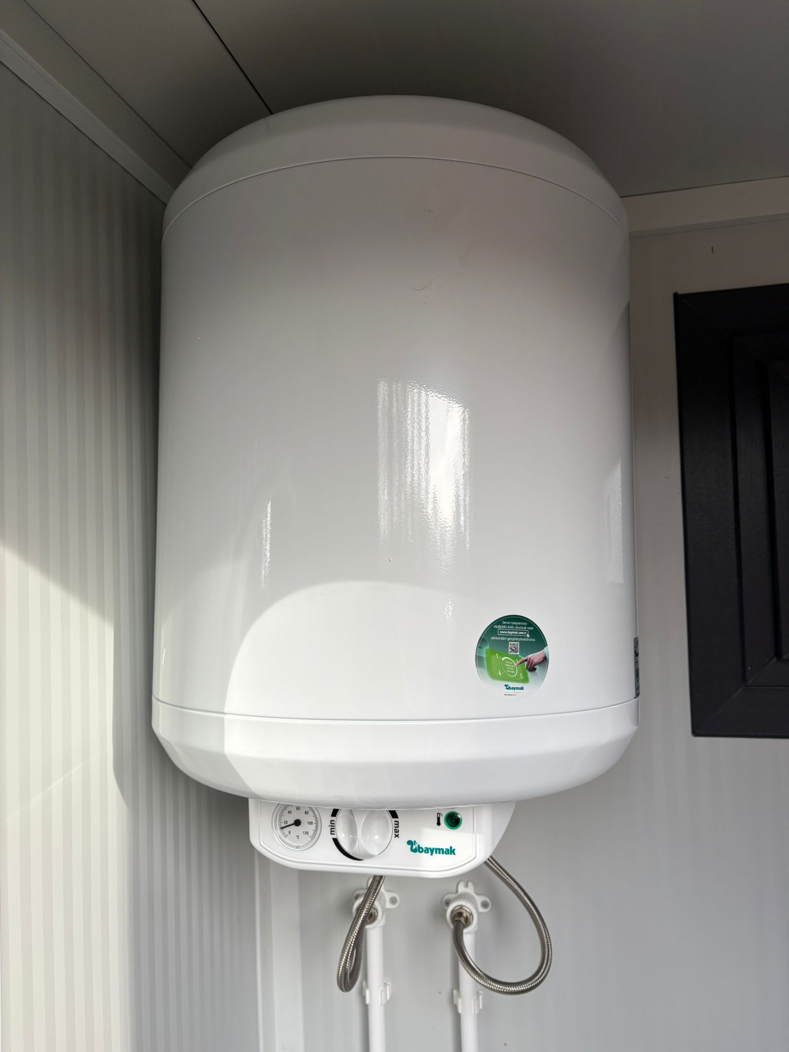 50L boiler Douche unit met omkleedruimte