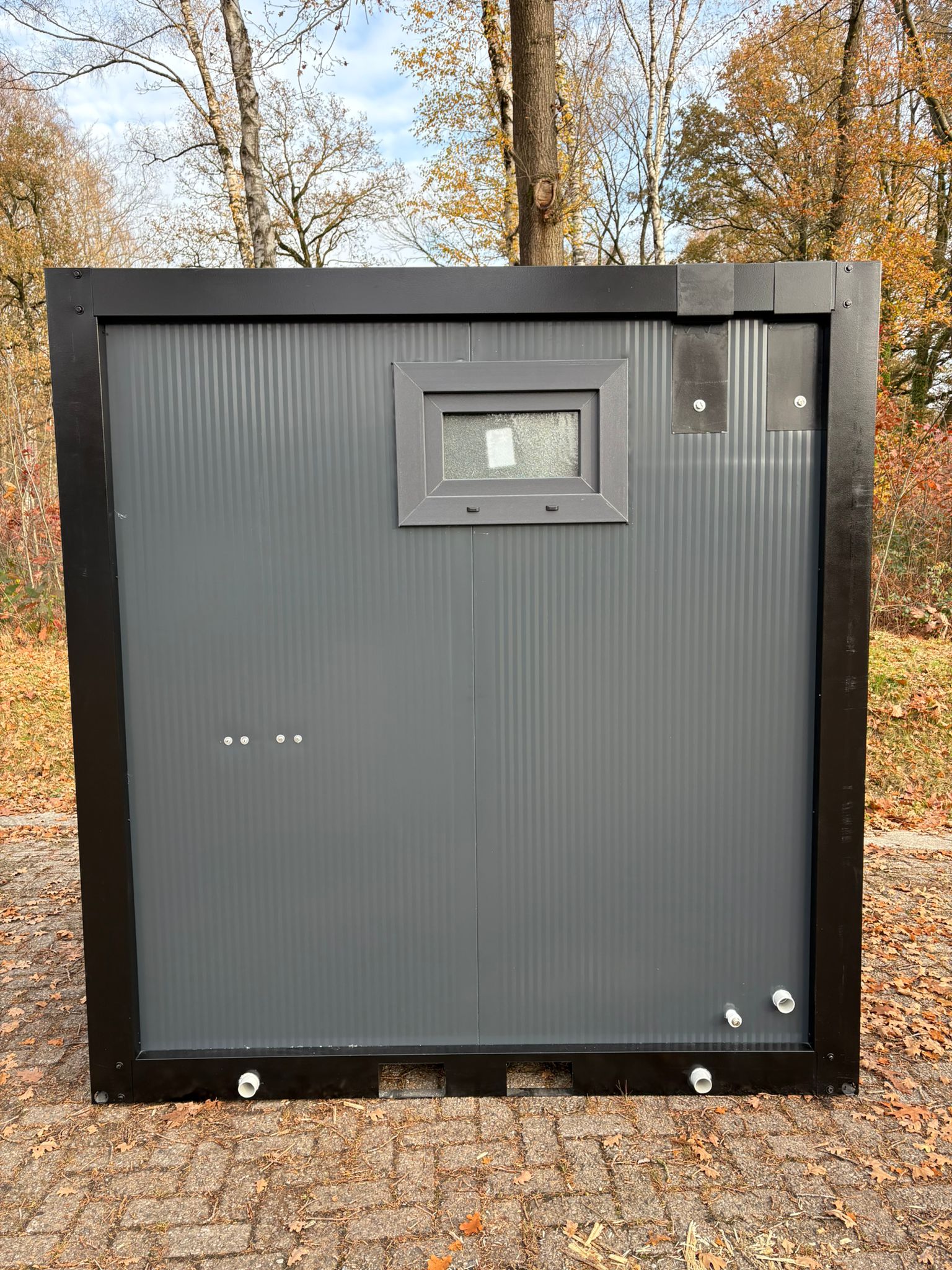 Achterzijde juist douche unit met omkleedruimte