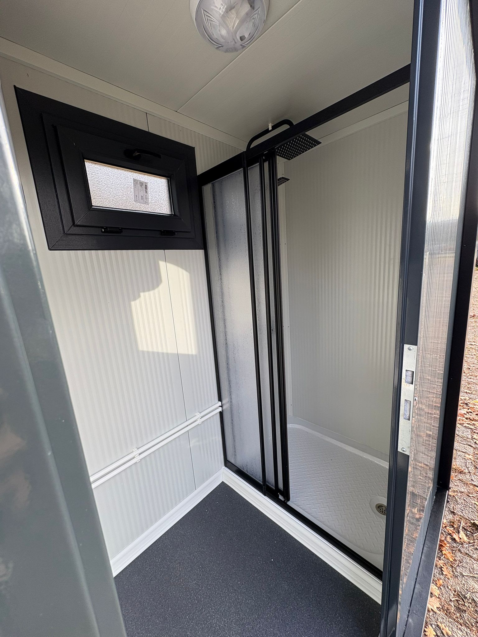 Deur Douche unit met omkleedruimte