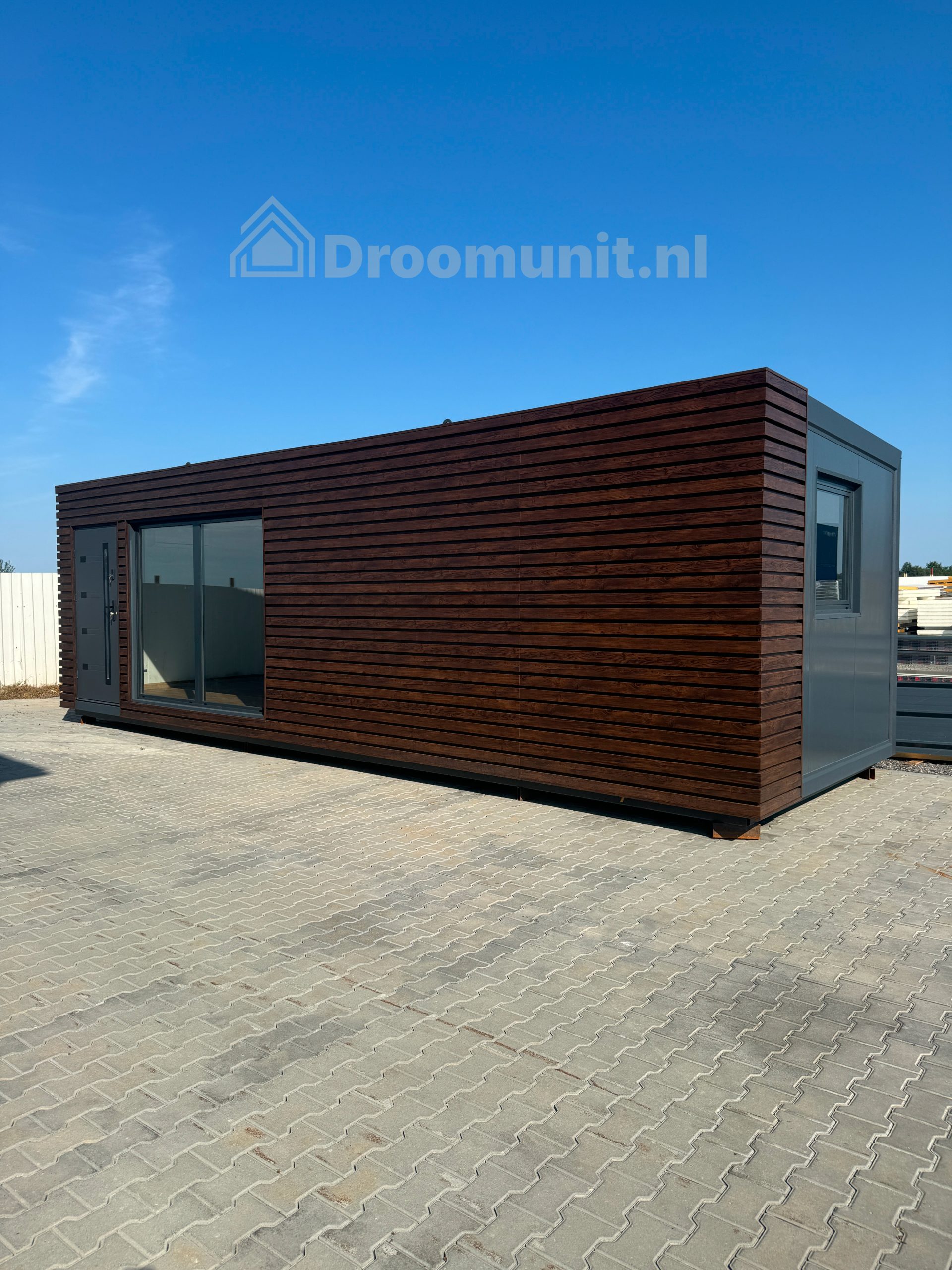 Kopie van luxe_mobiele_prefab_woonunit_emmy_1_slaapkamer_afmeting_900x300_buitenaanzicht_4