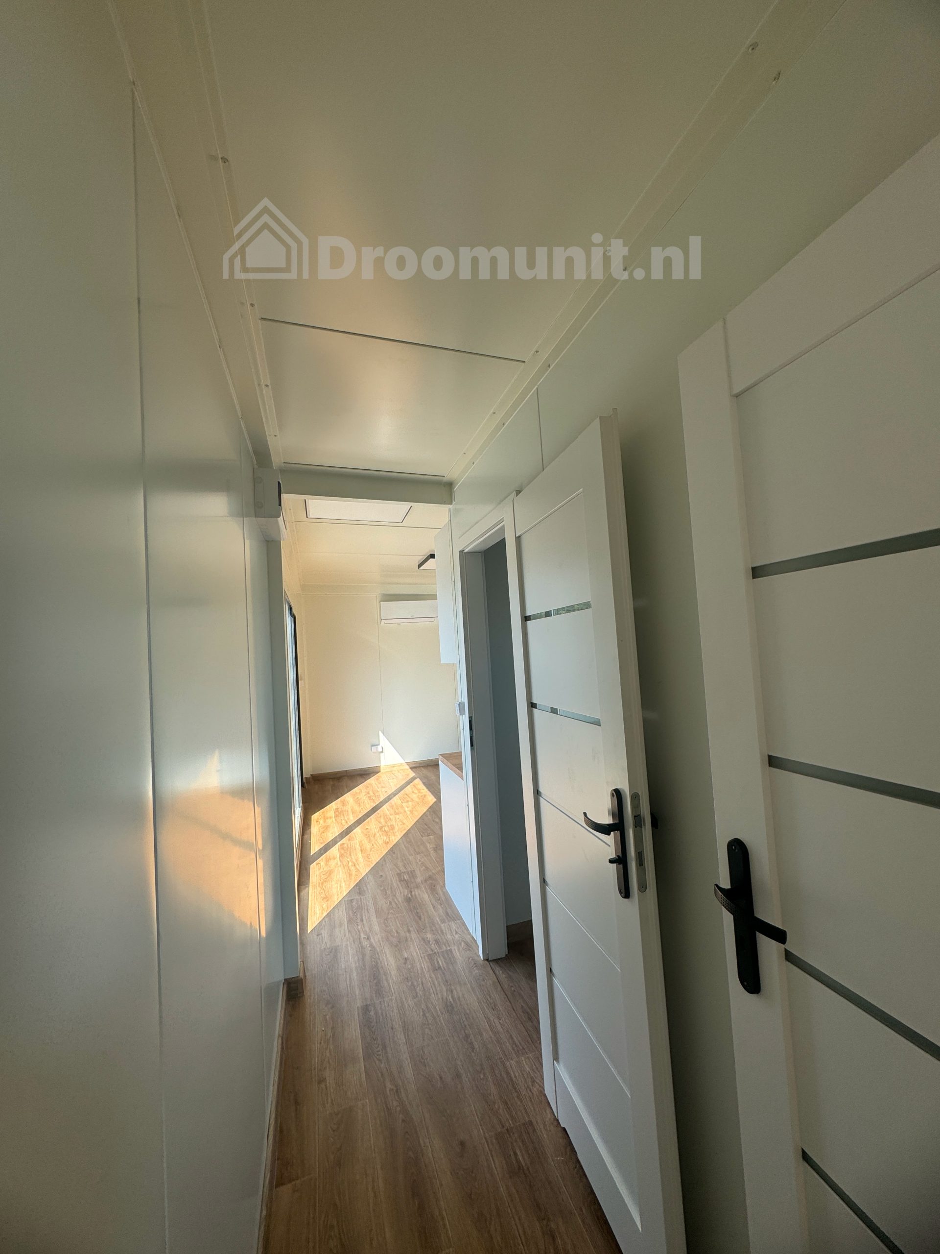 Kopie van luxe_mobiele_prefab_woonunit_emmy_1_slaapkamer_afmeting_900x300_gang
