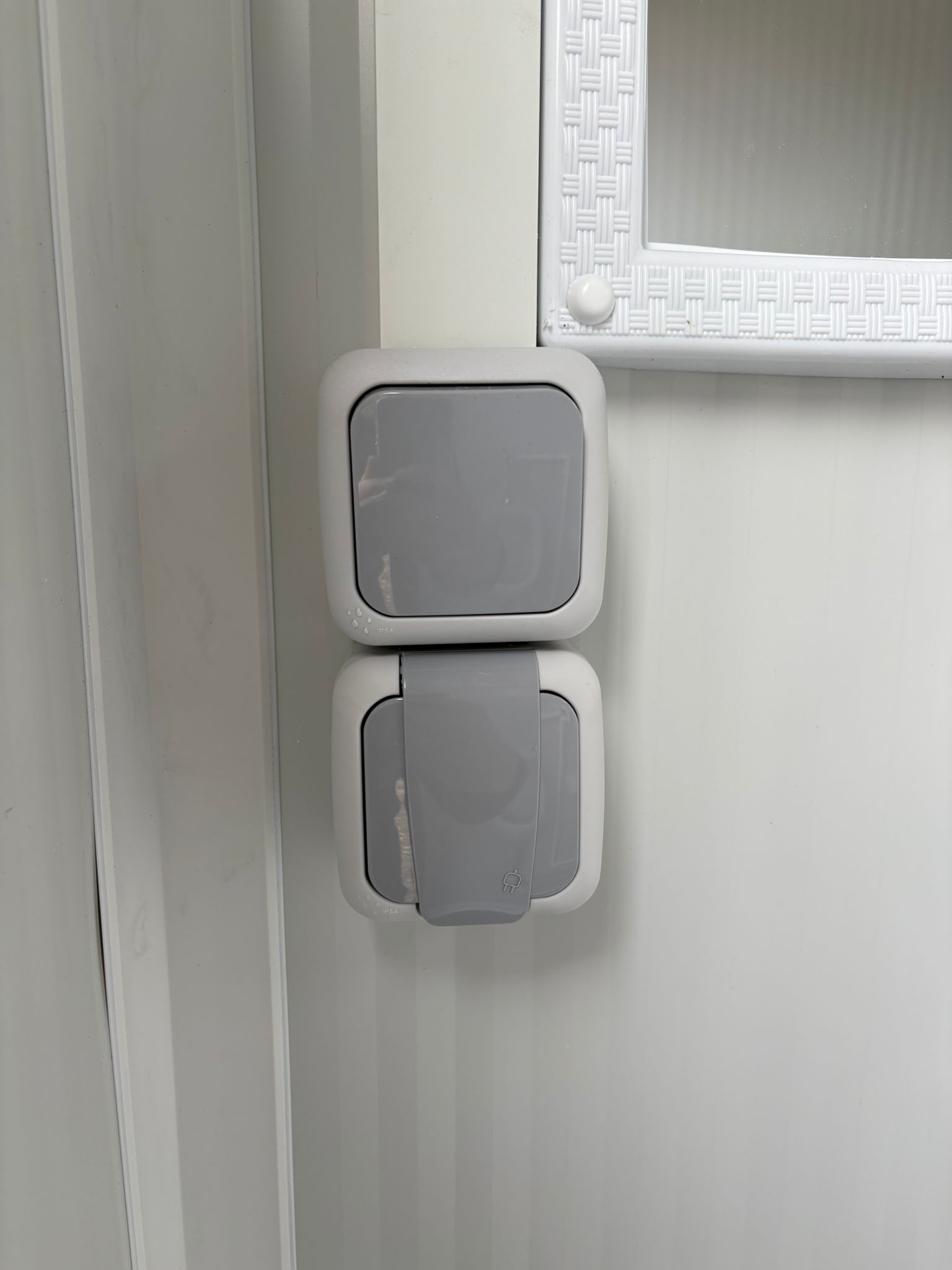 Lichtschakelaar met wandcontactdoos