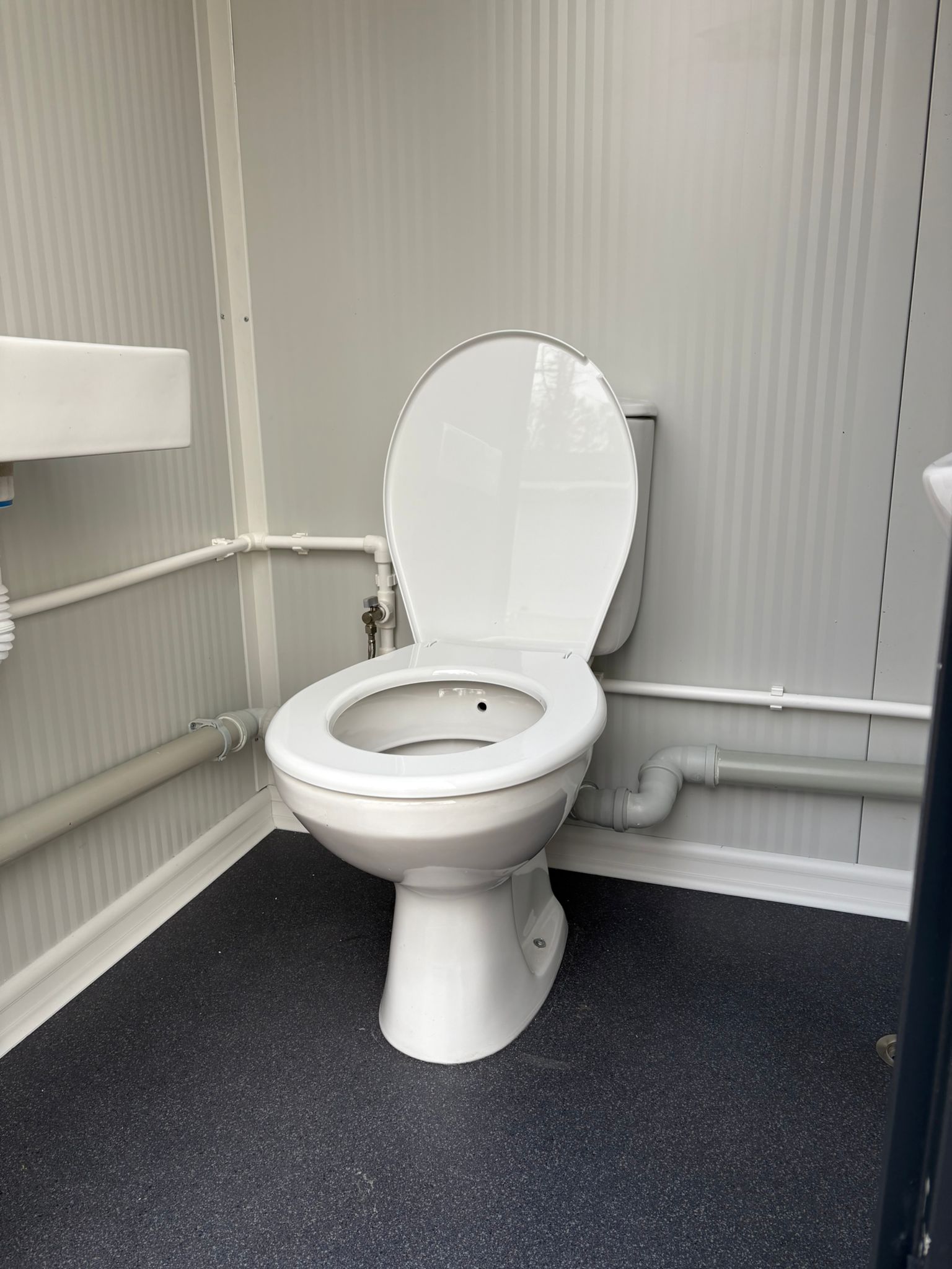 Toiletpot single toilet unit met urinoir