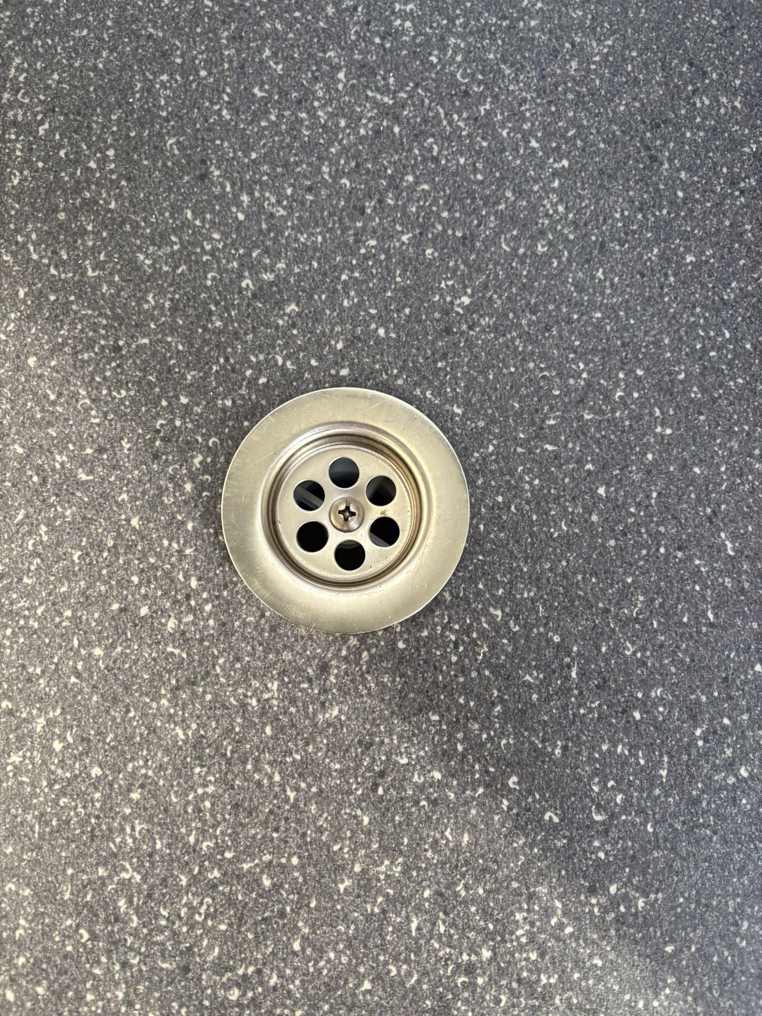 Vloerput in een toilet- en urinoirunit.