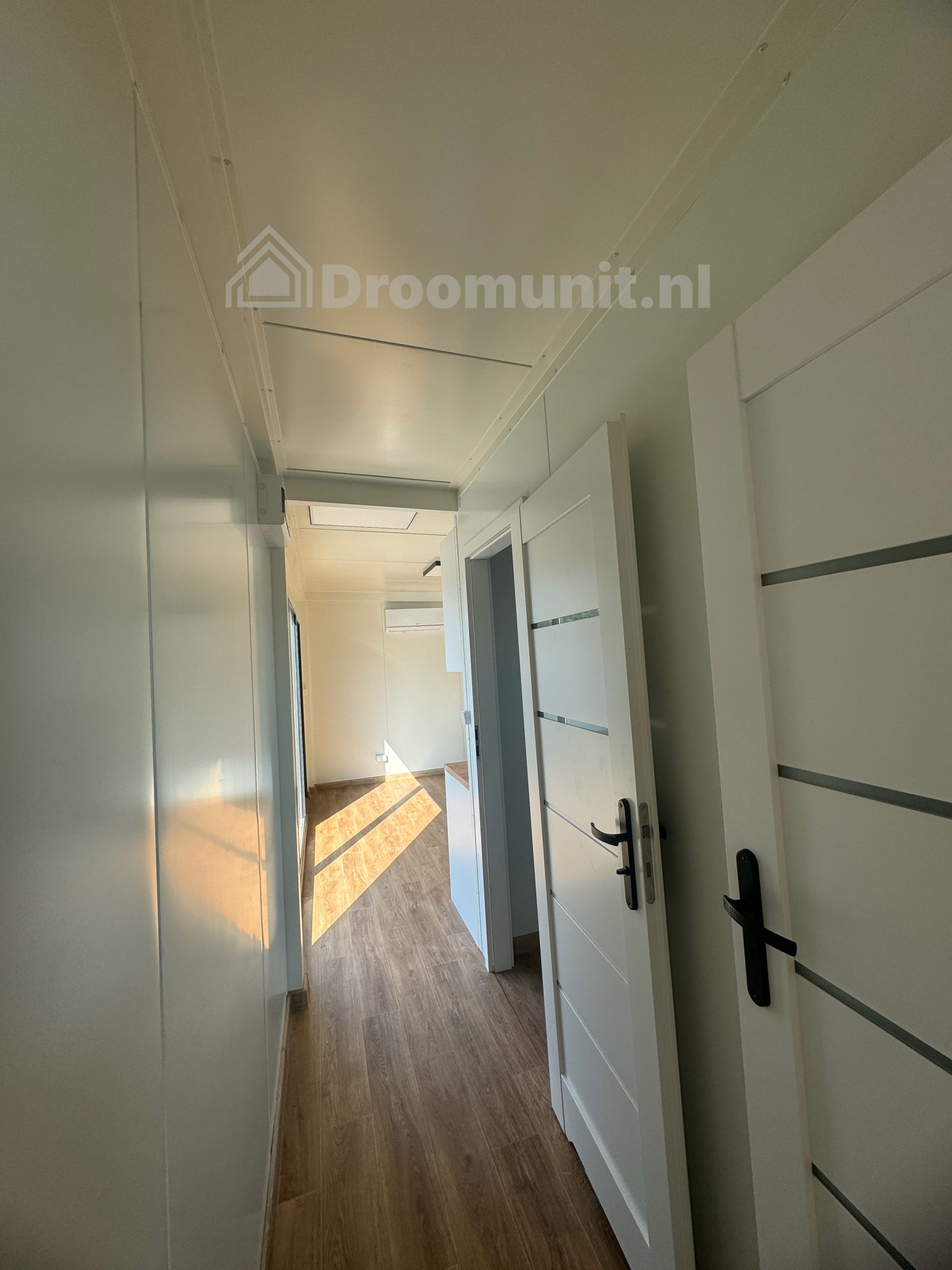 luxe_mobiele_prefab_woonunit_emmy_1_slaapkamer_afmeting_1000x300_gang