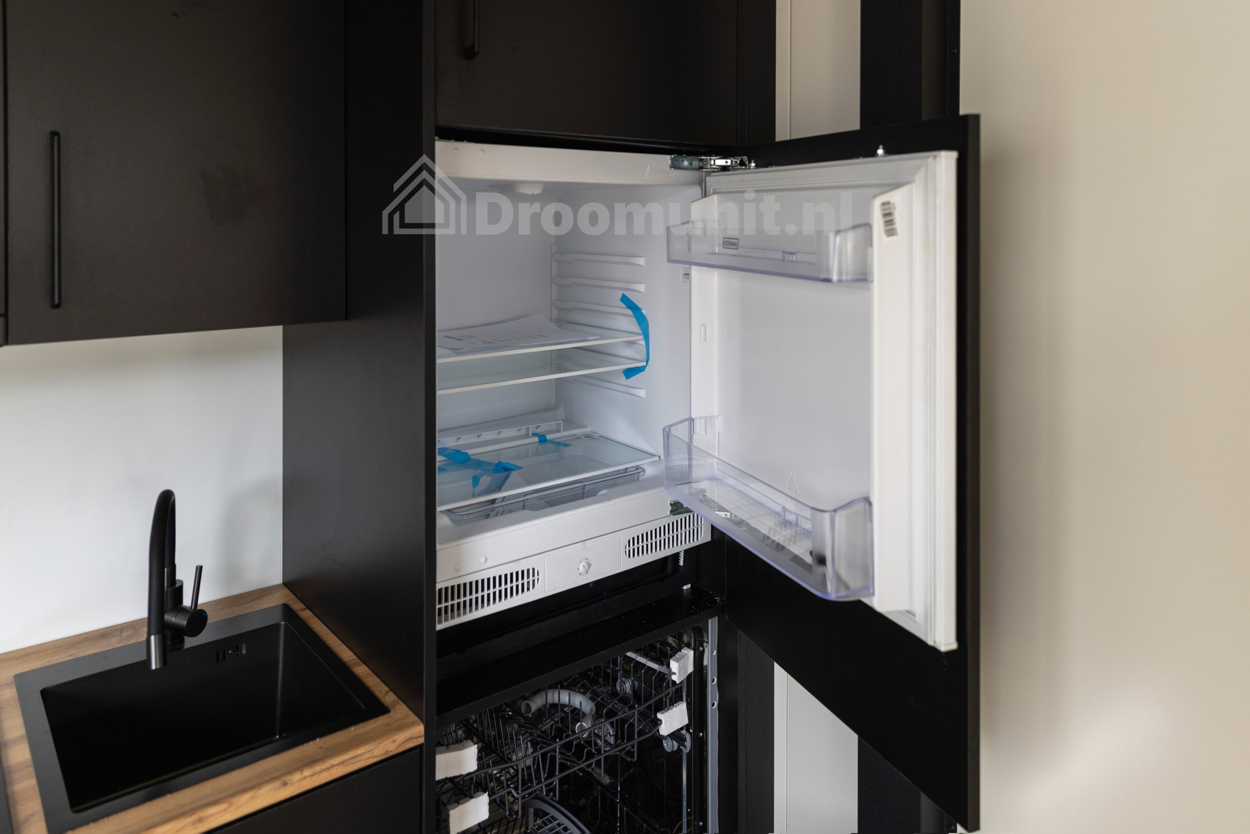 luxe_mobiele_prefab_woonunit_emmy_1_slaapkamer_afmeting_1300x300_closeup_koelkast