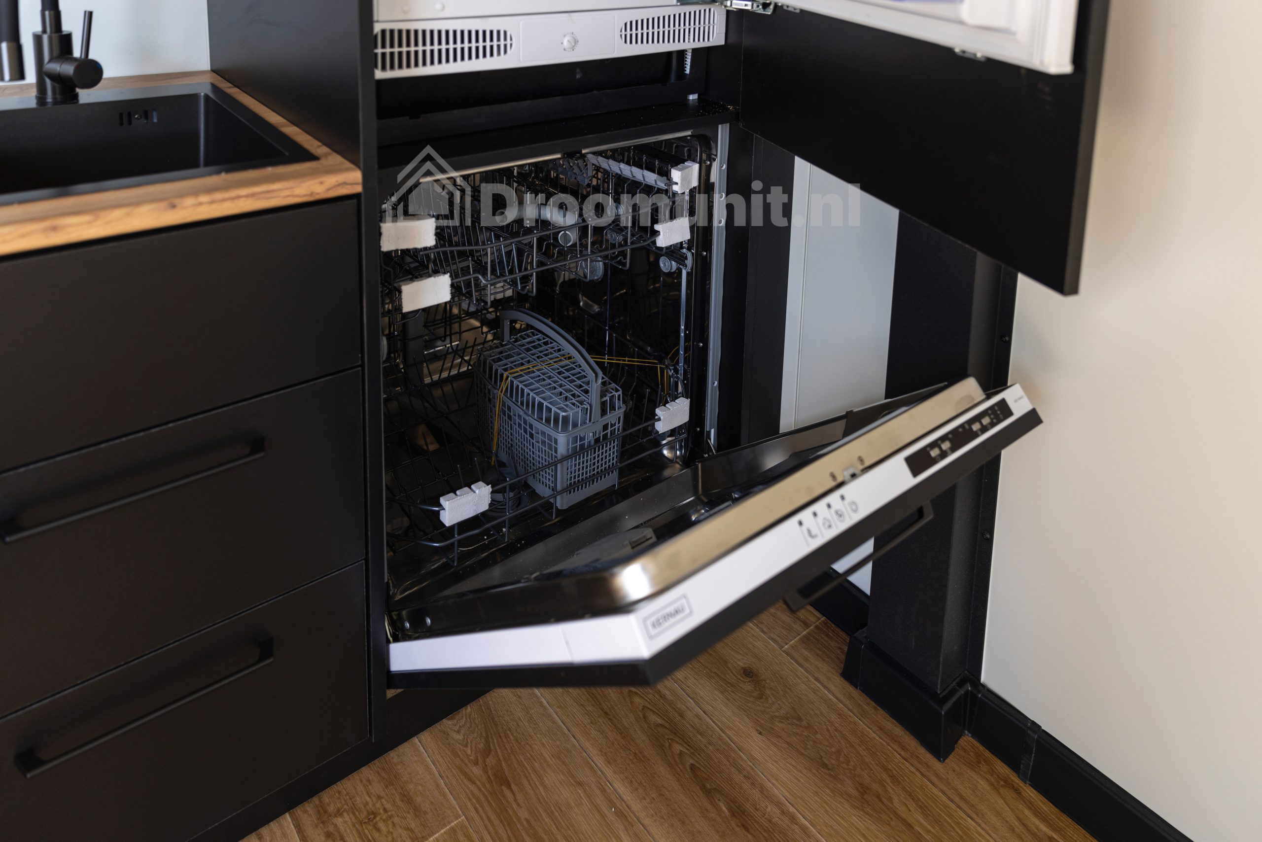 luxe_mobiele_prefab_woonunit_emmy_1_slaapkamer_afmeting_1300x300_closeup_vaatwasser