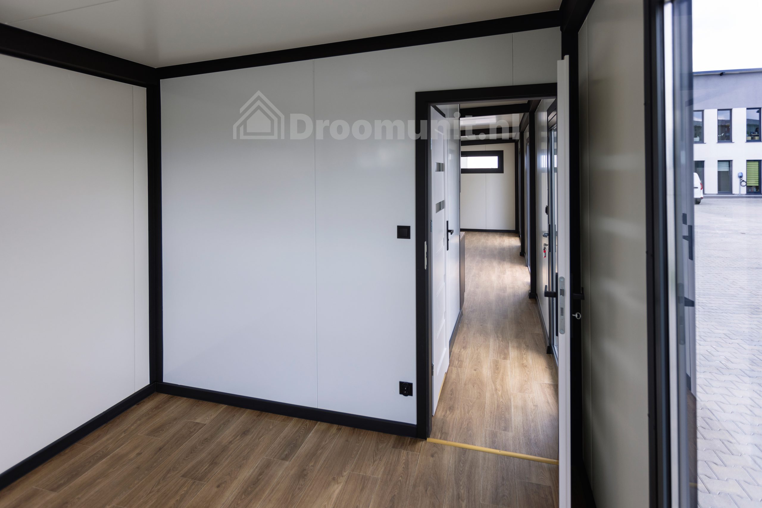 luxe_mobiele_prefab_woonunit_emmy_1_slaapkamer_afmeting_1300x300_slaapkamer_met_deur_geopend