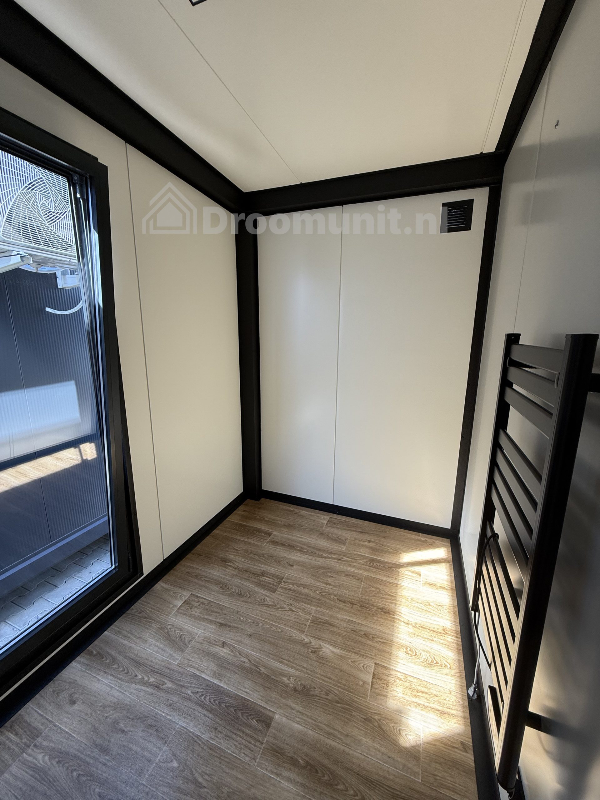 luxe_mobiele_prefab_woonunit_emmy_1_slaapkamer_afmeting_700x300_gang_2
