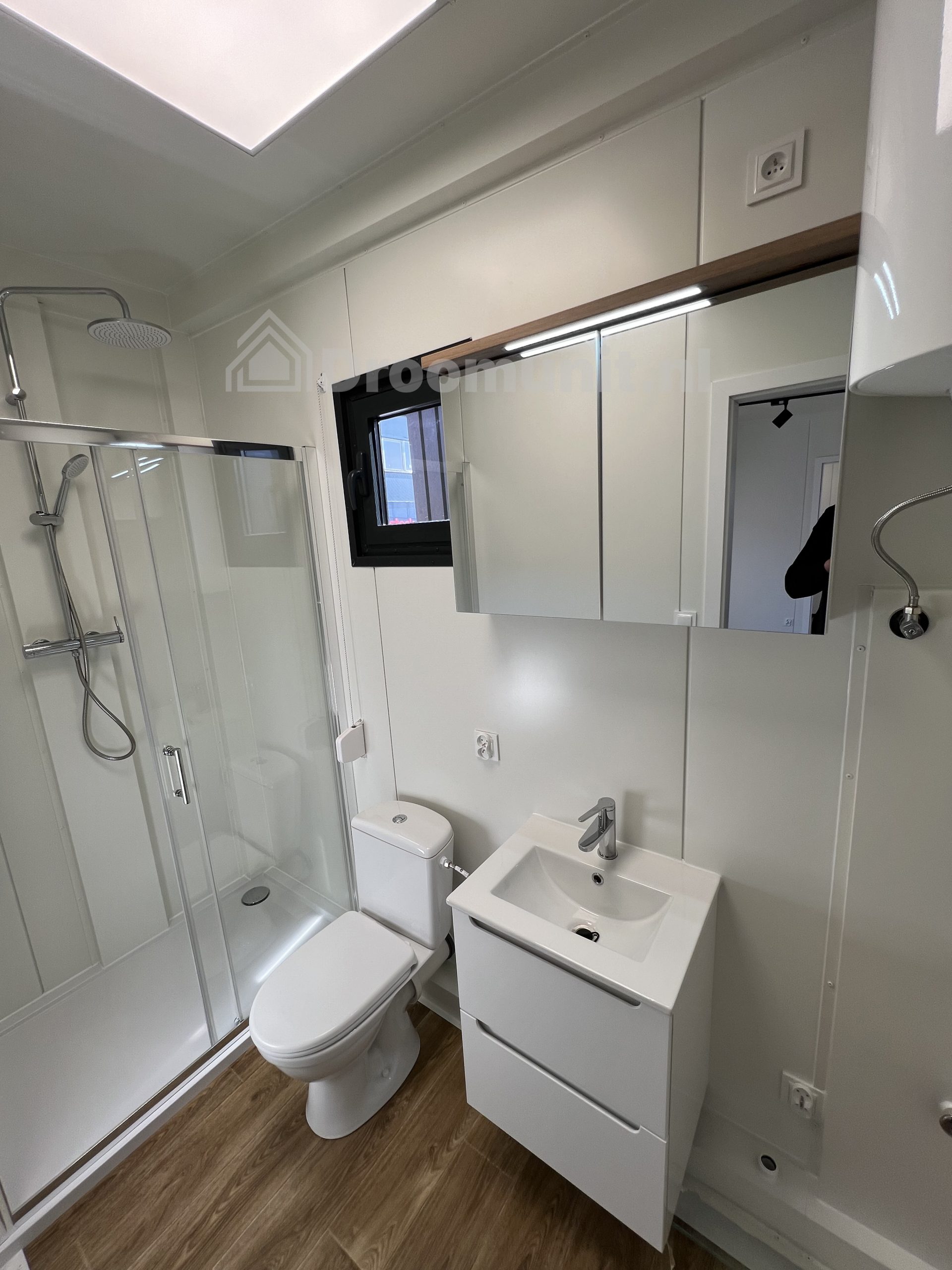 luxe_mobiele_prefab_woonunit_emmy_1_slaapkamer_afmeting_800x300 _badkamer