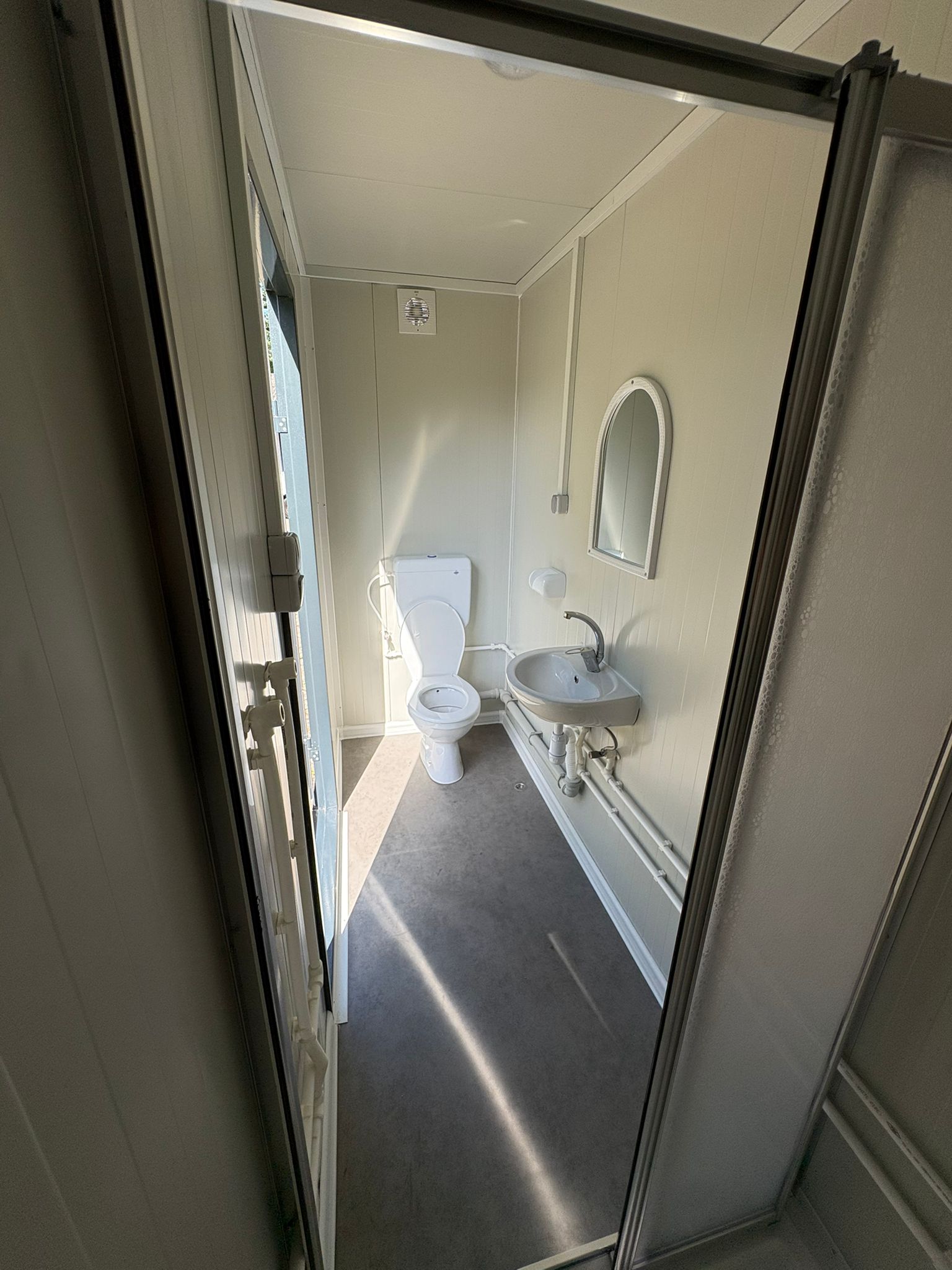 mobiele badkamer unit 2 ruimtes 3