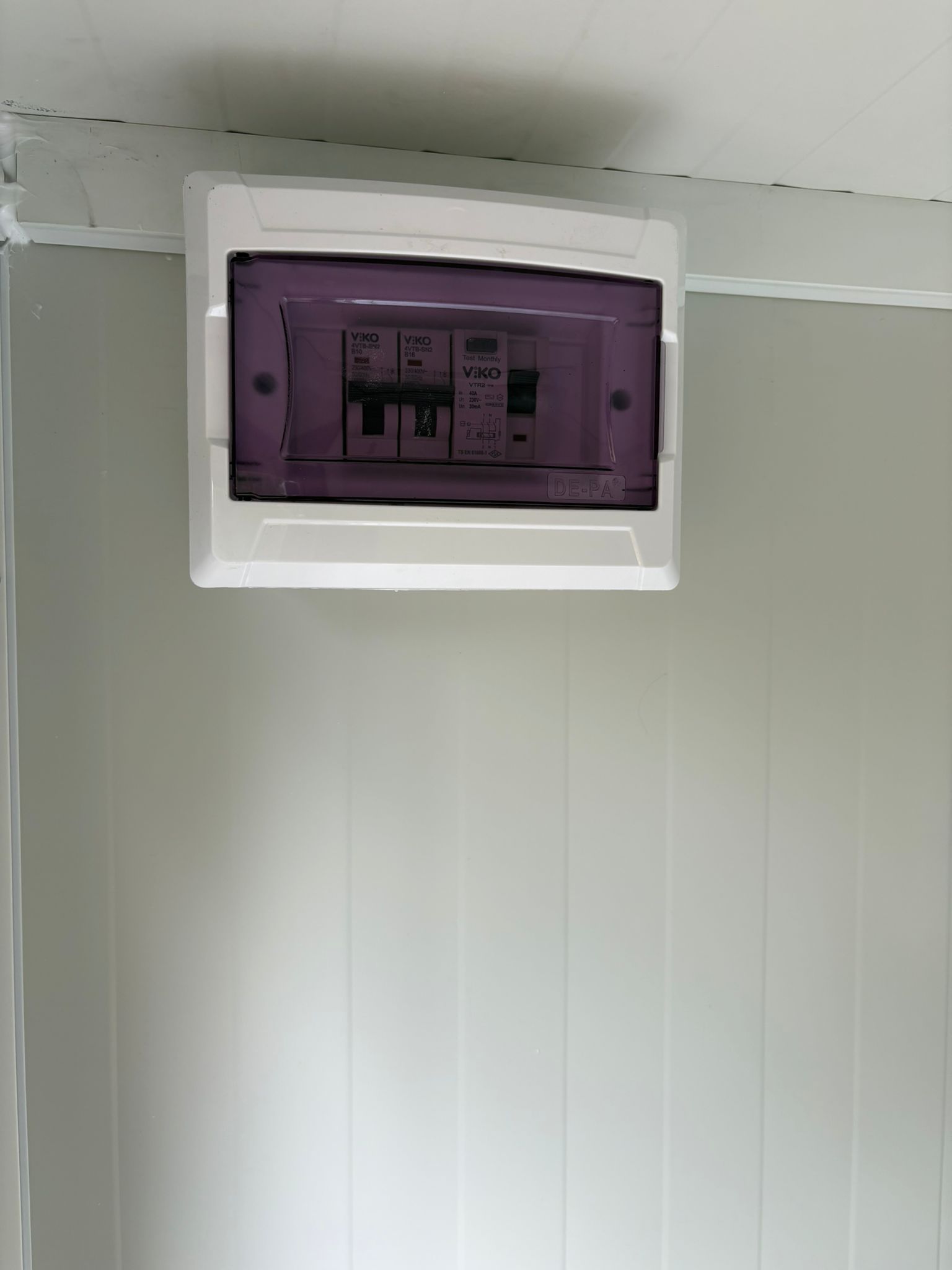 mobiele nooddouche unit groepenkast